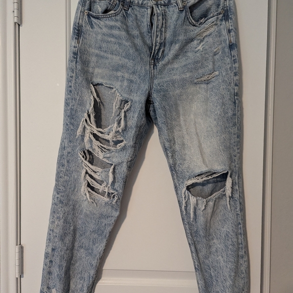 AE Ripped Mom Jean - Picture 14 of 15